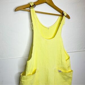 80s/90s Retro Light Yellow Textured Overall Painter Pants Jumper Romper